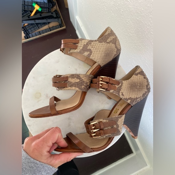 L.A.M.B Women Tan Brown Platform Pumps Snake Embossed High Heels Sandals - Picture 4 of 7